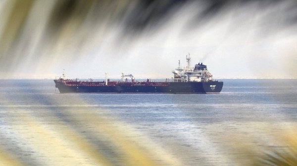 伊朗放话将控制霍尔木兹海峡至战争终结 特朗普称其无法要挟美国