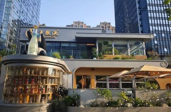 白酒行业难道真不行了？五粮液都开始开川菜馆赚钱了
